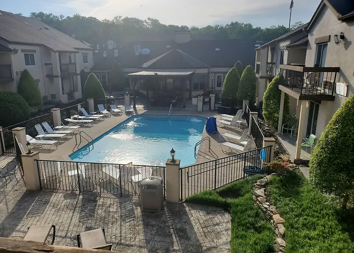 Club Hotel Nashville Inn & Suites